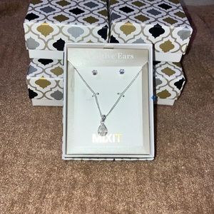 Teardrop Necklace with earrings